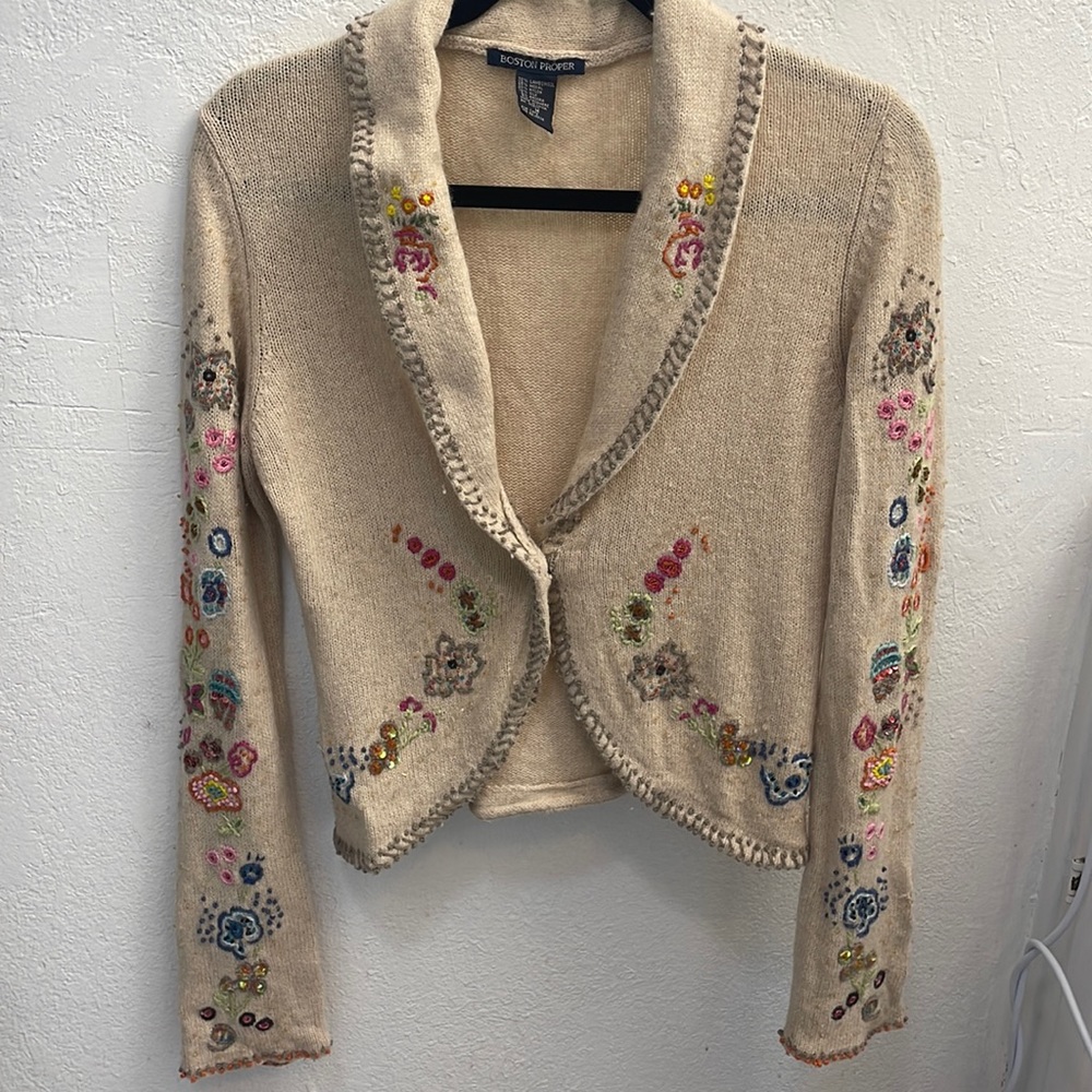Cream cardigan with embroidery